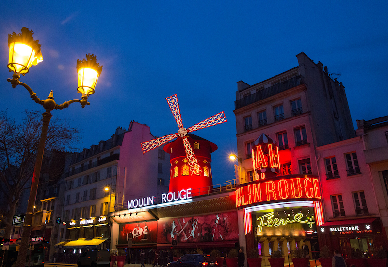 Facade-Moulin-Rouge_D-Duguet